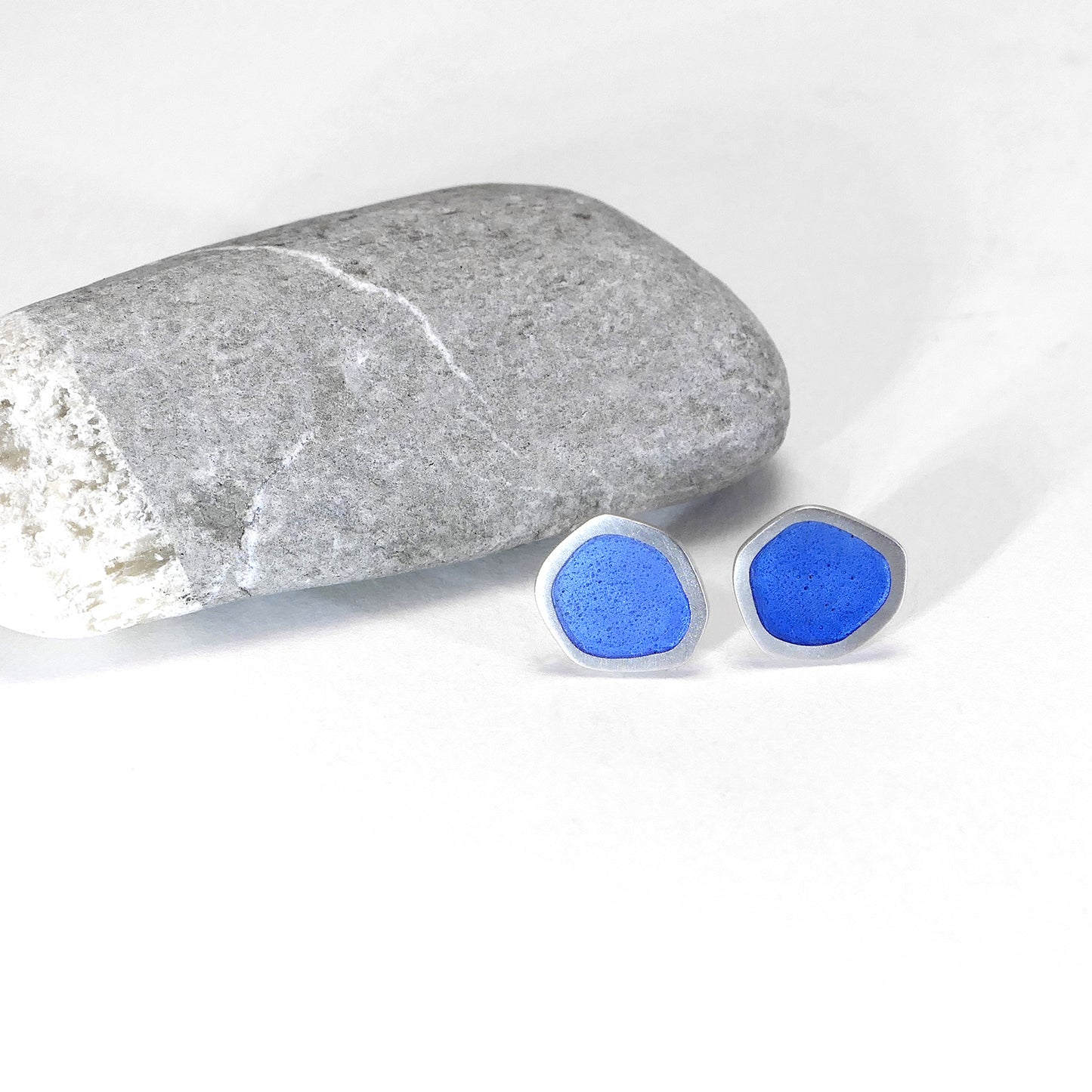 Flat-Boulder ear studs, Silver and Lavender enamel