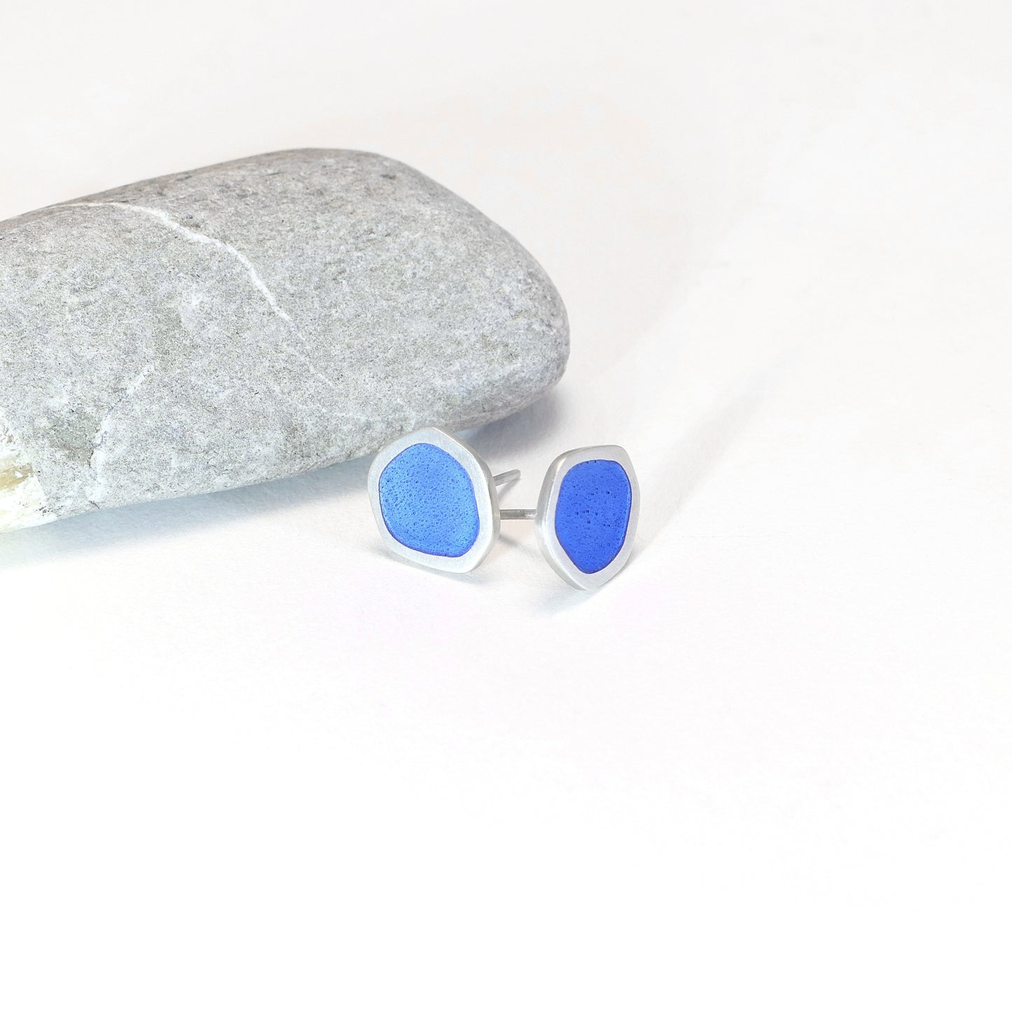 Flat-Boulder ear studs, Silver and Lavender enamel