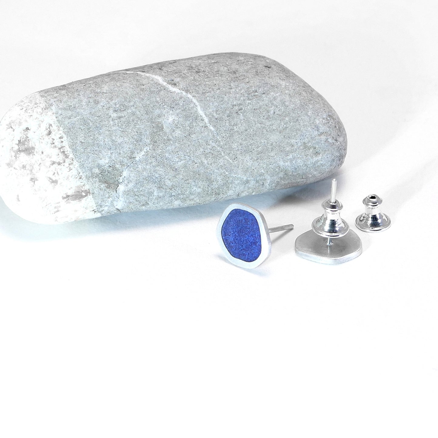 Flat Boulder ear-studs, silver and pale violet-blue enamel