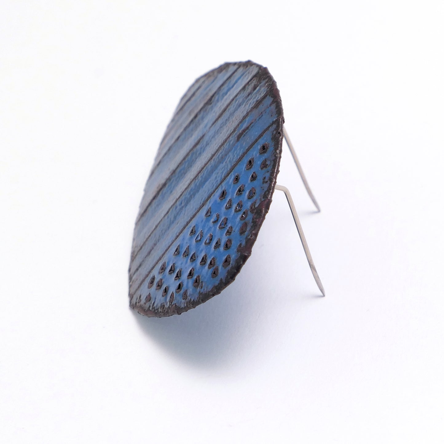 Lines and triangles, blue brooch